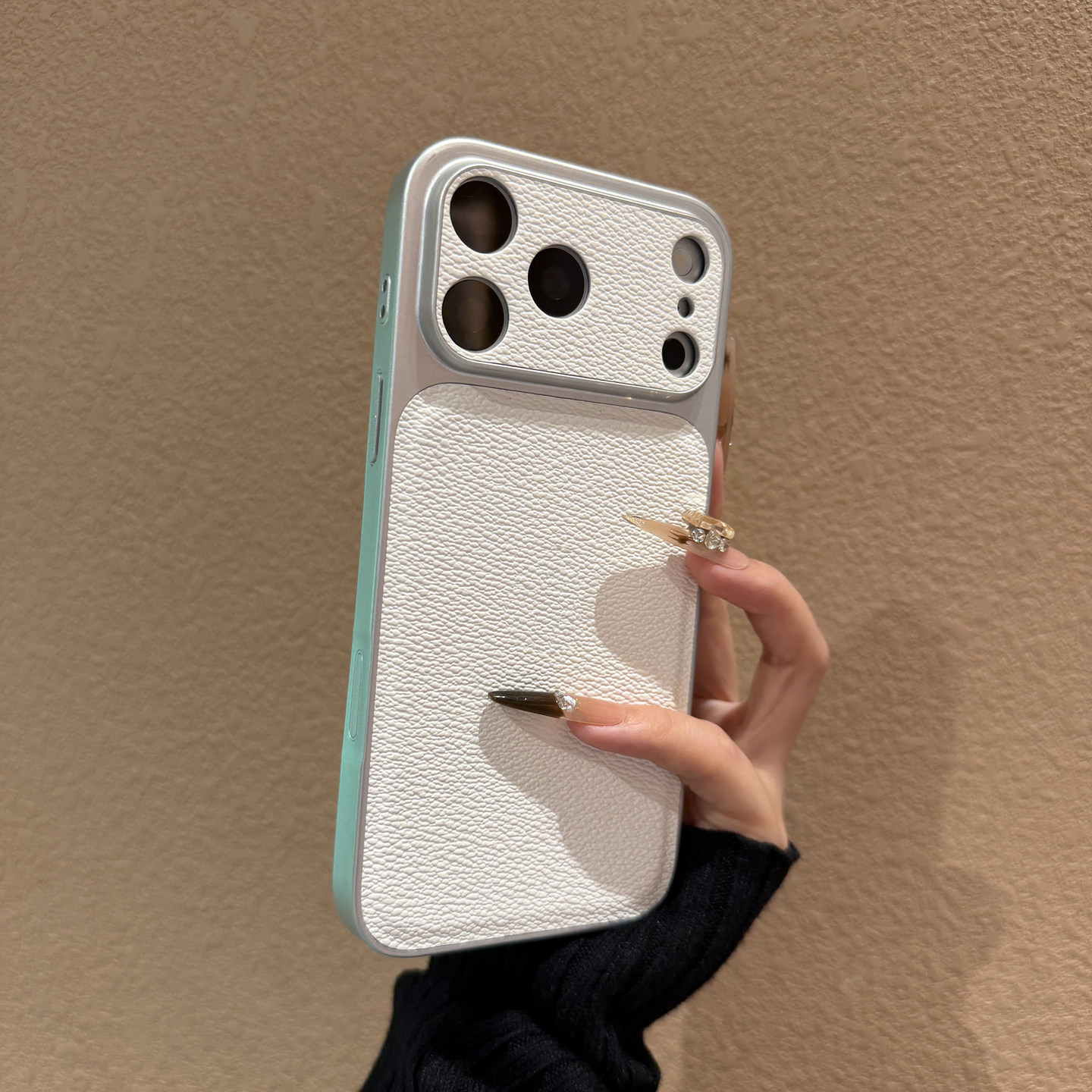 Coque Apple 17 Max motif cuir litchi orange automne-hiver, nouveau modèle ultra-fin, transforme instantanément l'iPhone 16_voghion.com