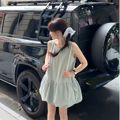M6J 2026年春夏新款女装黑色无袖简约风格宽松版型连衣裙