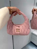 Снежный розовый