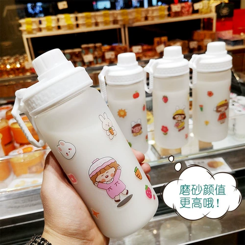 Высококачественная мультяшная трубочка для школьников со стаканом, пластиковая портативная чайная чашка, в корейском стиле, популярно в интернете, защита при падении