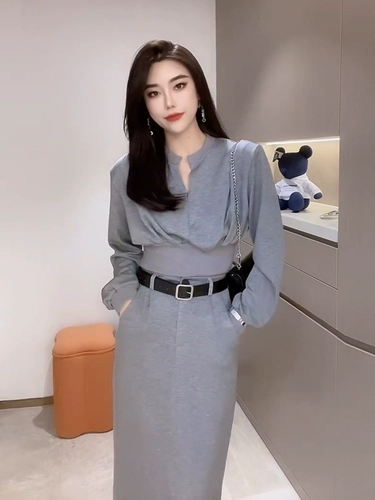 Весенний комплект для отдыха, футболка, юбка, в корейском стиле, простой и элегантный дизайн, V-образный вырез, высокая талия