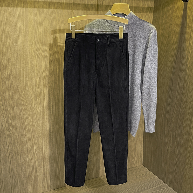 Black corduroy cropped pants