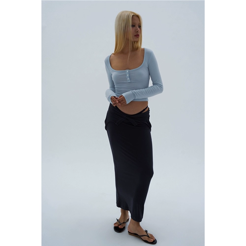 Дизайнерская футболка, приталенный базовый лонгслив, тренд сезона