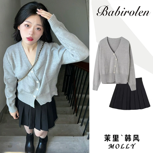 Дизайнерский цветной свитер, кардиган, юбка в складку, комплект, тренд сезона, V-образный вырез, высокая талия