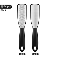 Черная ПП потирает ноги