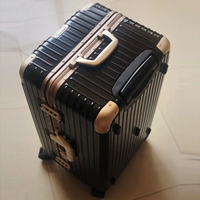 Черные с золотыми матовыми алюминиевыми рамами интенсивные модели