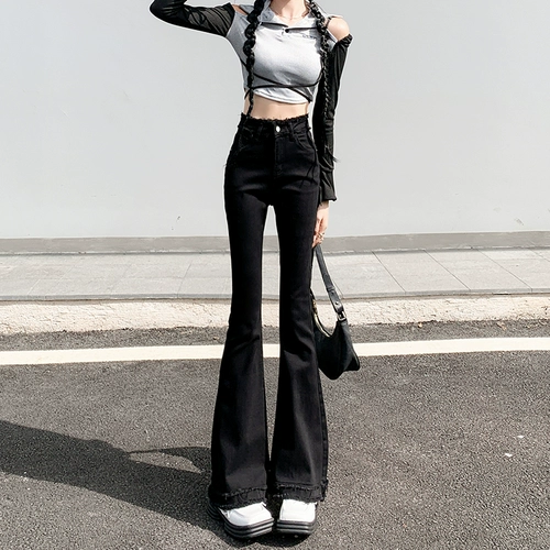 Черный цветной мегафон, демисезонные джинсы, приталенные утепленные штаны, высокая талия