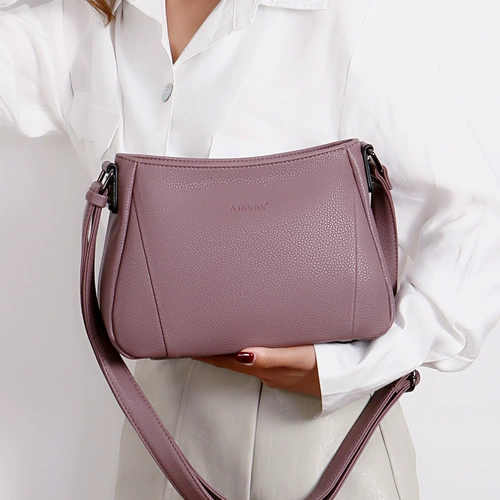 Модная вместительная и большая сумка на одно плечо