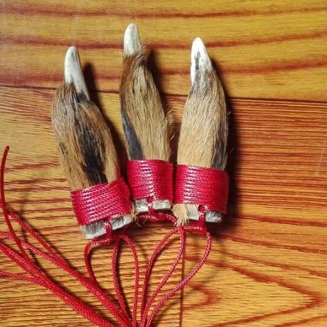 黄麂子角/黄猄角/辟邪挂件/钥匙扣/车挂件高档/挂件饰品项链配饰!