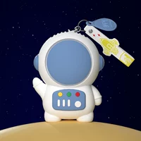 Космонавт, подвеска, зарядный кабель с usb-зарядкой