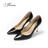 73 -часовые женские туфли текут золоты