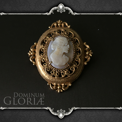 taobao agent Gloria ｜ Western antique vintage jewelry carved hollow brass Cameo broocated retro court