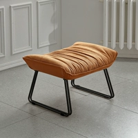 Коричневые апельсиновые черные ноги