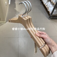 Деревянные вешалки