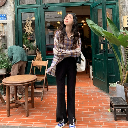 Просто зажженные два ношения нижних брюк в домашних условиях. Удобный дизайн передних ног показал ноги длинные повседневные брюки самки