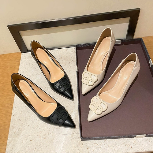 Обувь с заостренным носом на высоком каблуке, нюдовые небольшие дизайнерские туфли, коллекция 2022, тренд сезона