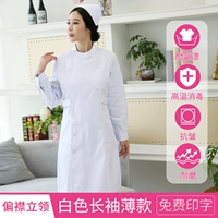 Стоя длинная тонкая модель