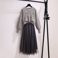 Серый топ + серая юбка