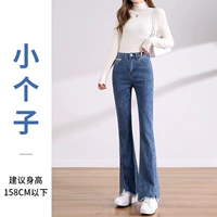 Светло -голубой маленький человек