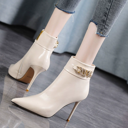 Сексуальные демисезонные короткие сапоги с заостренным носом, демисезонная обувь на высоком каблуке, по фигуре