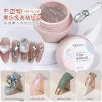 Желея и липкая форма формы алмаза вдали от жареных ламп, чтобы избежать затвердевания геля