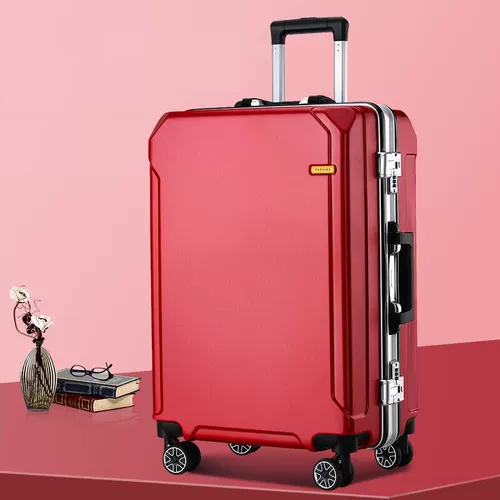 Красный чемодан для невесты