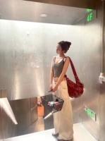 Кирпично красный