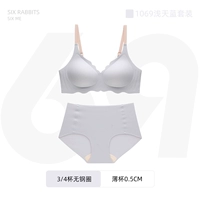 Светло -голубой костюм