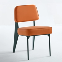 Два выстрела двух кусочков зеленых ног с армией подлокотника