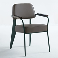 Два выстрела двух рук с подлокотником зеленые ноги серая поверхность