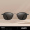 Солнцезащитные очки с чёрной рамкой
