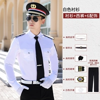 Белый лонгслив, аксессуар, ремень, регулируемые штаны