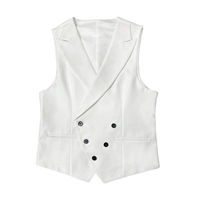 Белый жилет, галстук-бабочка