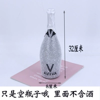 Серебряное блестящее вино