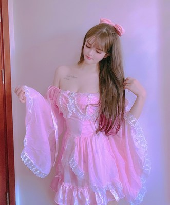 taobao agent Summer fuchsia megaphone with bow from pearl, small princess costume, season 2021, open shoulders