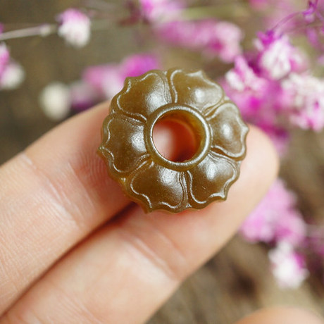 石间堂和田玉俄料糖色六瓣莲花佛家法器背云吊坠文玩配件包挂l15