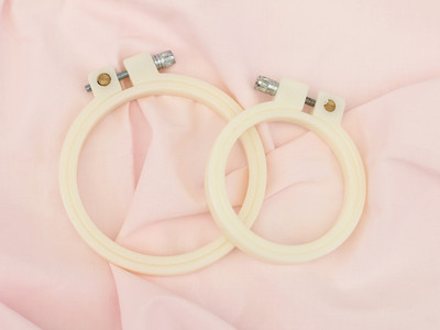 taobao agent Spot baby clothing mini embroidery stretch plastic two -way adjustment super small embroidery embroidery embroidery ring diameter is about 7/9 cm