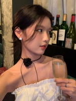 Черное колье с цветком на главной фотографии!!