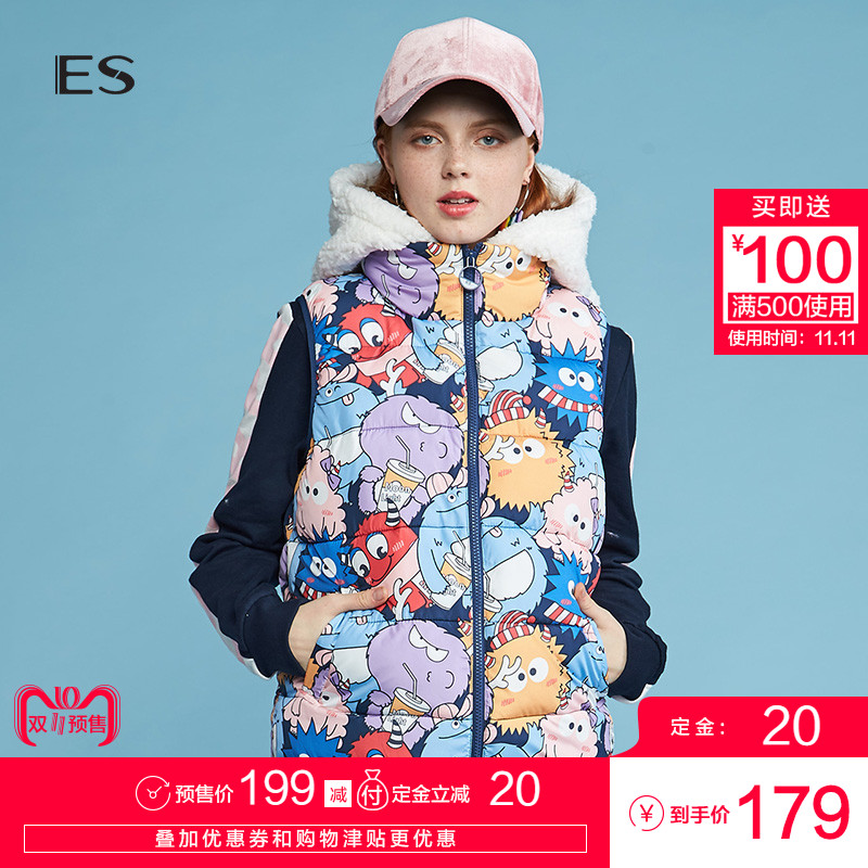 【预售】艾格ES2018冬季新款女印花连帽短款棉服马夹8E033506340