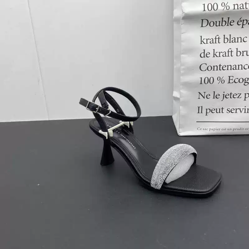 Summer sandals with a strap, 24 years, high-end