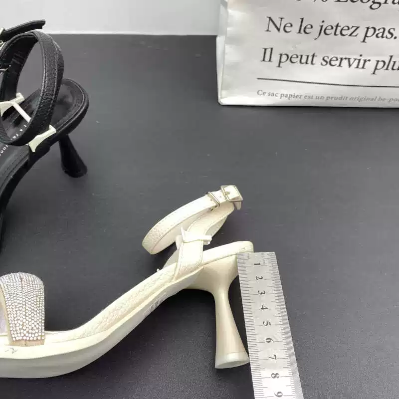 Summer sandals with a strap, 24 years, high-end