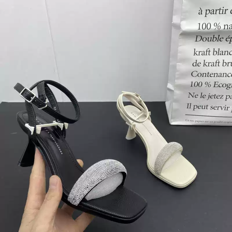 Summer sandals with a strap, 24 years, high-end