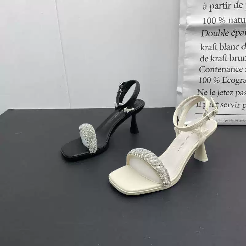 Summer sandals with a strap, 24 years, high-end