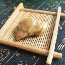 Ювелирные камни 金丝玉原石乌尔禾宝石光新疆彩玉戈壁玉/玉石原石/沙漠漆小料原石