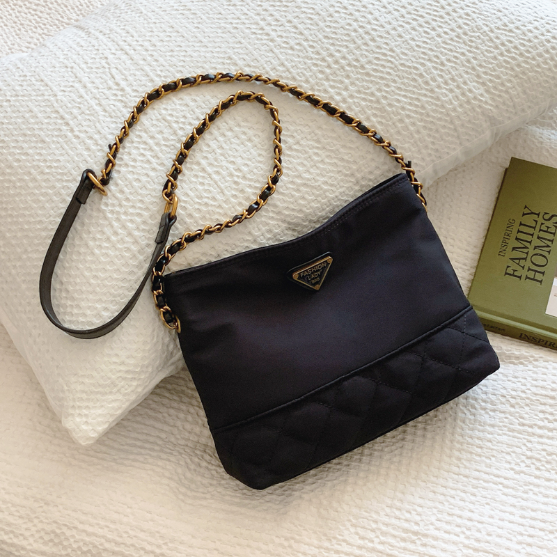 Nylon for women 2024 new fashionable large capacity single shoulder tote , casual diamond grid chain crossbody cloth_voghion.com