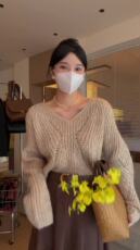 Античная аксессуары 法式慵懒风长袖毛衣2022早秋新女装款独特别致设计感v领针织上衣