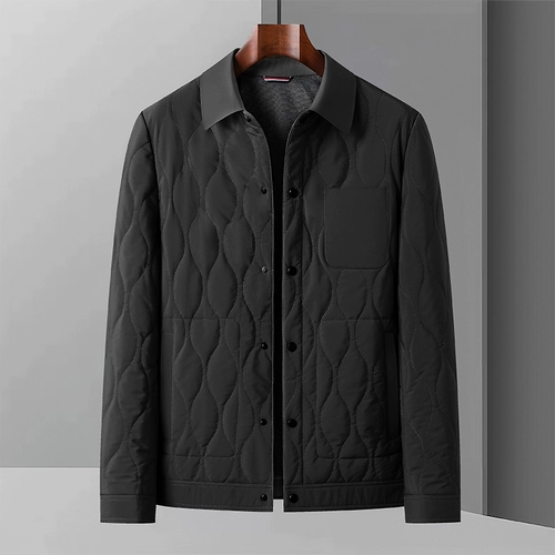 Короткая демисезонная утепленная трендовая куртка для отдыха