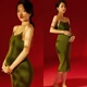 Зеленое платье из жемчуга
