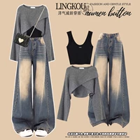 Черный жилет, цветной свитер, синие джинсы, комплект