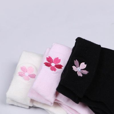 taobao agent Japanese student pleated skirt, socks, 4pcs, with embroidery